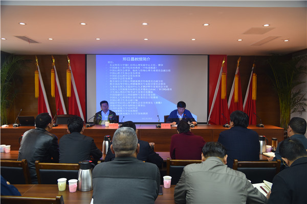 1開展專題輔導.jpg 1開展專題輔導.jpg