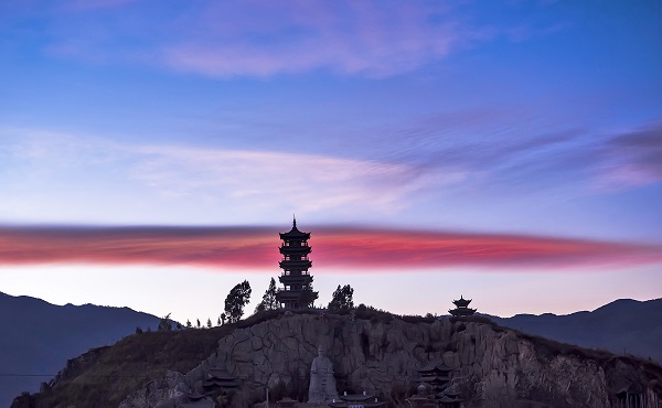 劍川 日落西南第幾峰,斷霞千里抹殘紅。.jpg 劍川 日落西南第幾峰,斷霞千里抹殘紅。.jpg
