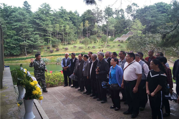 4、【紀(jì)檢人?鏡頭】緬懷先烈 銘記歷史 黃定東 攝.png 4、【紀(jì)檢人?鏡頭】緬懷先烈 銘記歷史 黃定東 攝.png