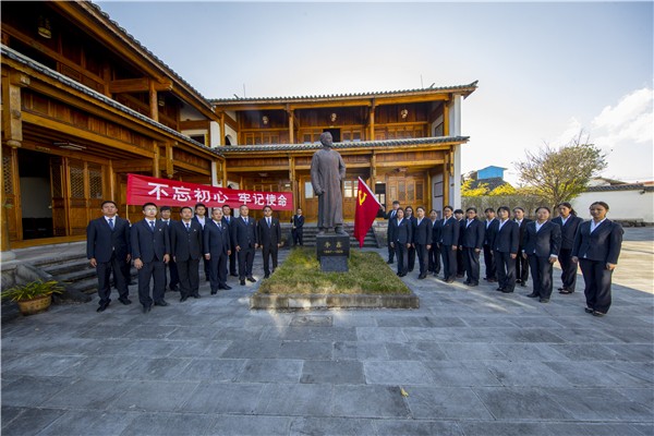 2、【紀(jì)檢人?鏡頭】緬懷先烈 銘記歷史 尹磊 攝.jpg 2、【紀(jì)檢人?鏡頭】緬懷先烈 銘記歷史 尹磊 攝.jpg