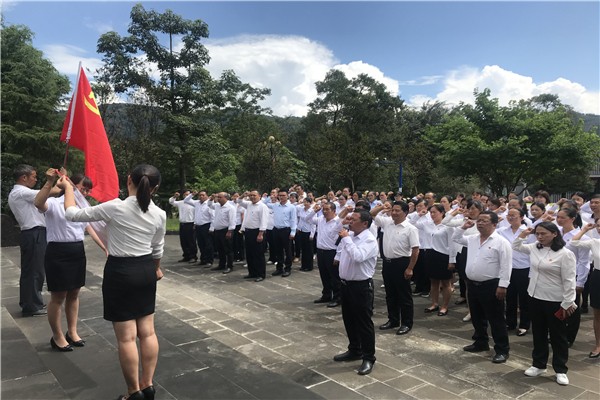 3、【紀(jì)檢人?鏡頭】緬懷先烈 銘記歷史 趙建青 攝.jpg 3、【紀(jì)檢人?鏡頭】緬懷先烈 銘記歷史 趙建青 攝.jpg