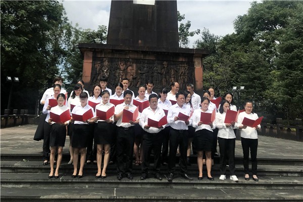 7、【紀(jì)檢人?鏡頭】緬懷先烈 銘記歷史 趙建青 攝.jpg 7、【紀(jì)檢人?鏡頭】緬懷先烈 銘記歷史 趙建青 攝.jpg