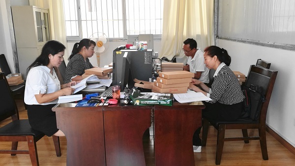 大理南澗 放棄雙休查閱資料(杝 耀軍攝)11111.jpg 大理南澗 放棄雙休查閱資料(杝 耀軍攝)11111.jpg