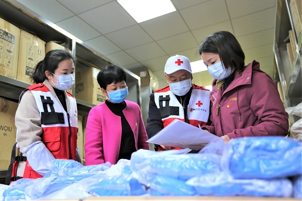 麒麟區:緊盯捐贈款物強化監督.jpg 麒麟區:緊盯捐贈款物強化監督.jpg