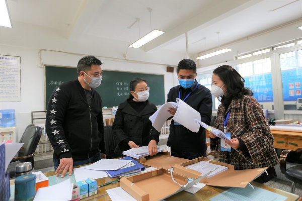 麒麟區:擦亮監督“探頭” 助力安全復學1.jpg 麒麟區:擦亮監督“探頭” 助力安全復學1.jpg