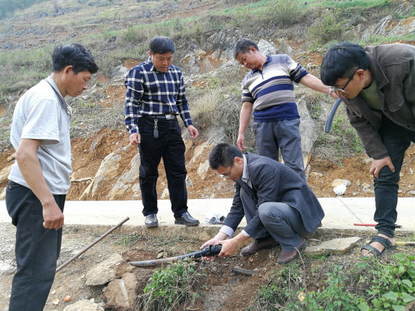 讓群眾喝上放心水.jpg 讓群眾喝上放心水.jpg