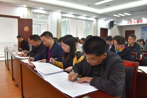 每隔一段時間,紀檢監察干部都要開展閉卷考試,以考試檢驗廣大紀檢監察干部學習效果。_副本.jpg 每隔一段時間,紀檢監察干部都要開展閉卷考試,以考試檢驗廣大紀檢監察干部學習效果。_副本.jpg