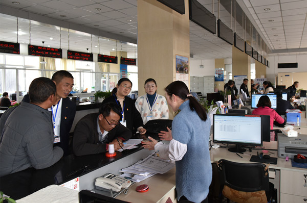 8政務(wù)服務(wù)中心_副本.jpg 8政務(wù)服務(wù)中心_副本.jpg