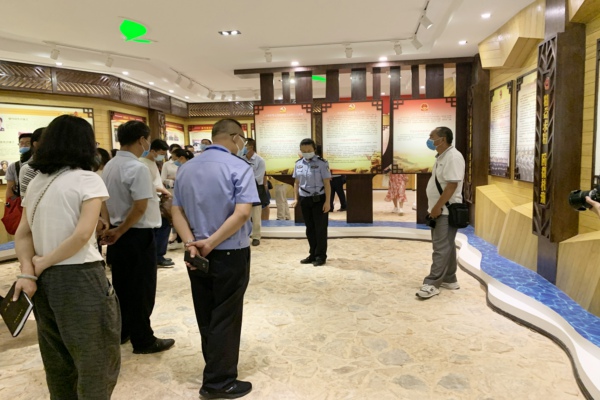 現(xiàn)場(chǎng)警示教育直抵人心 2.jpg 現(xiàn)場(chǎng)警示教育直抵人心 2.jpg